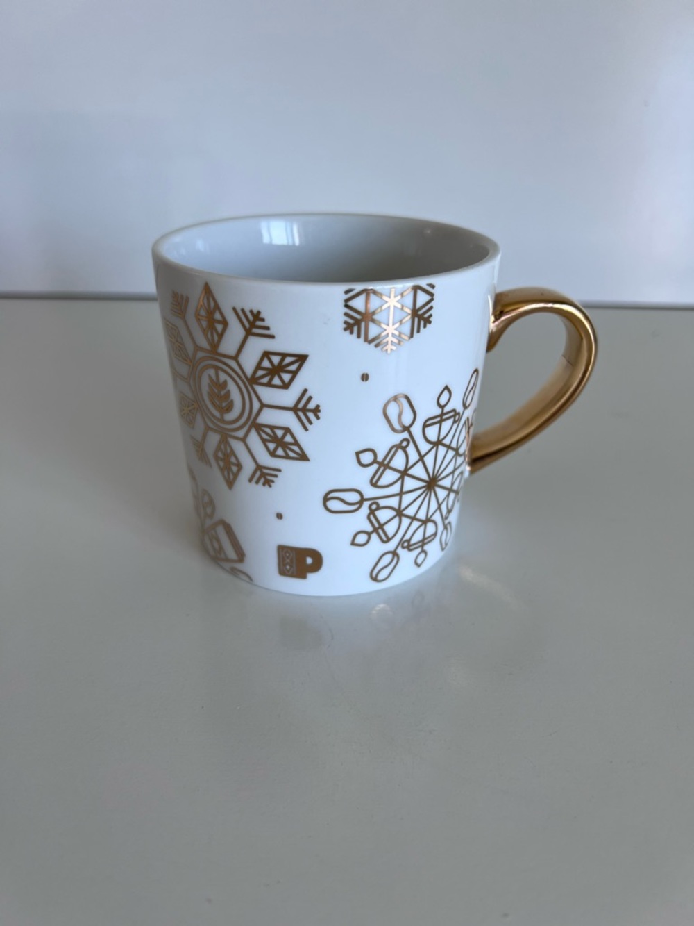 Peet's Coffee 2016 Gold & White Snowflakes Christmas Mug Cup Gold Handle Festive